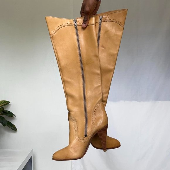 Vintage knee high round pointed toe cowboy boots in beige with side zipper - Picture 2 of 4
